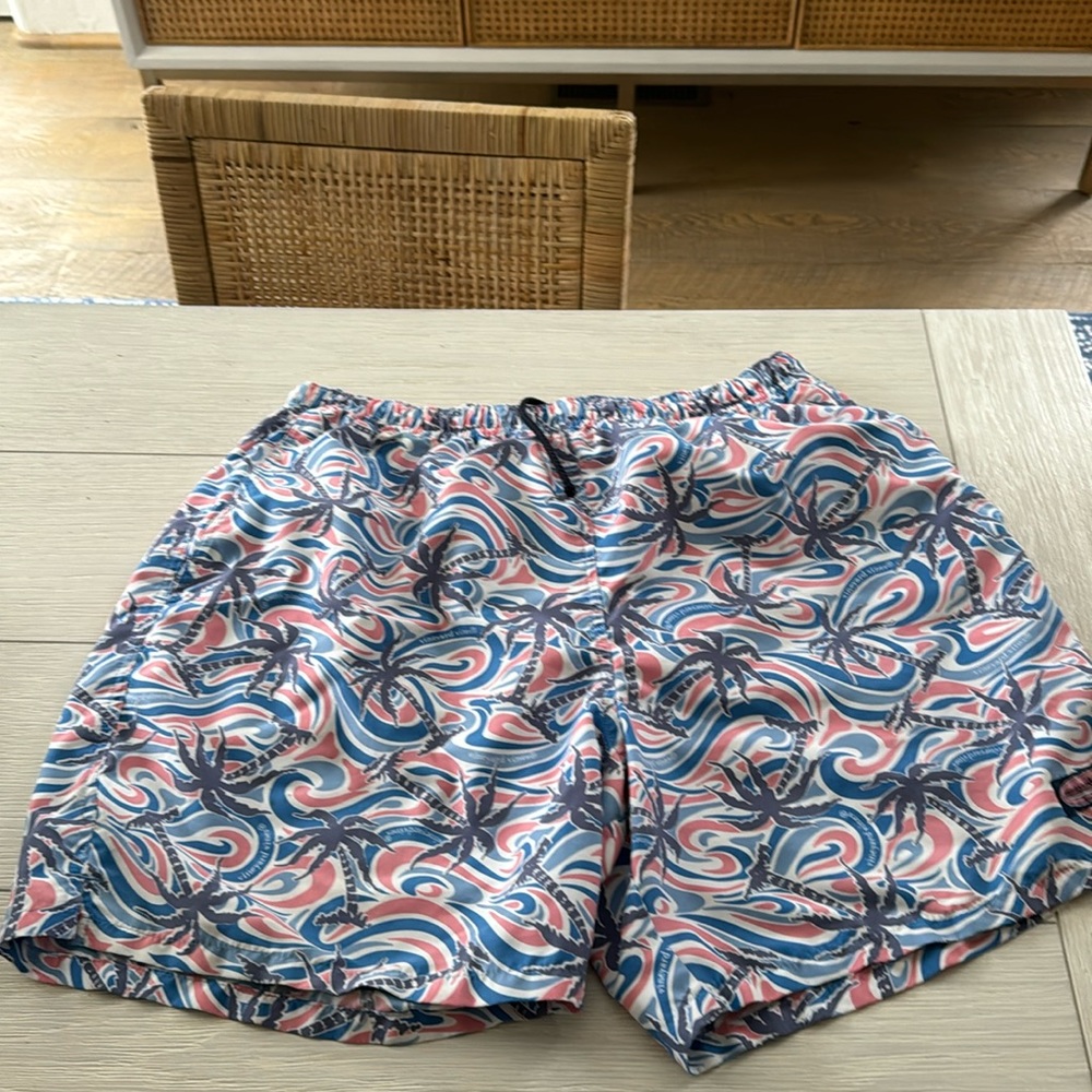 Vineyard Vines men’s XL bathing suit - palm trees